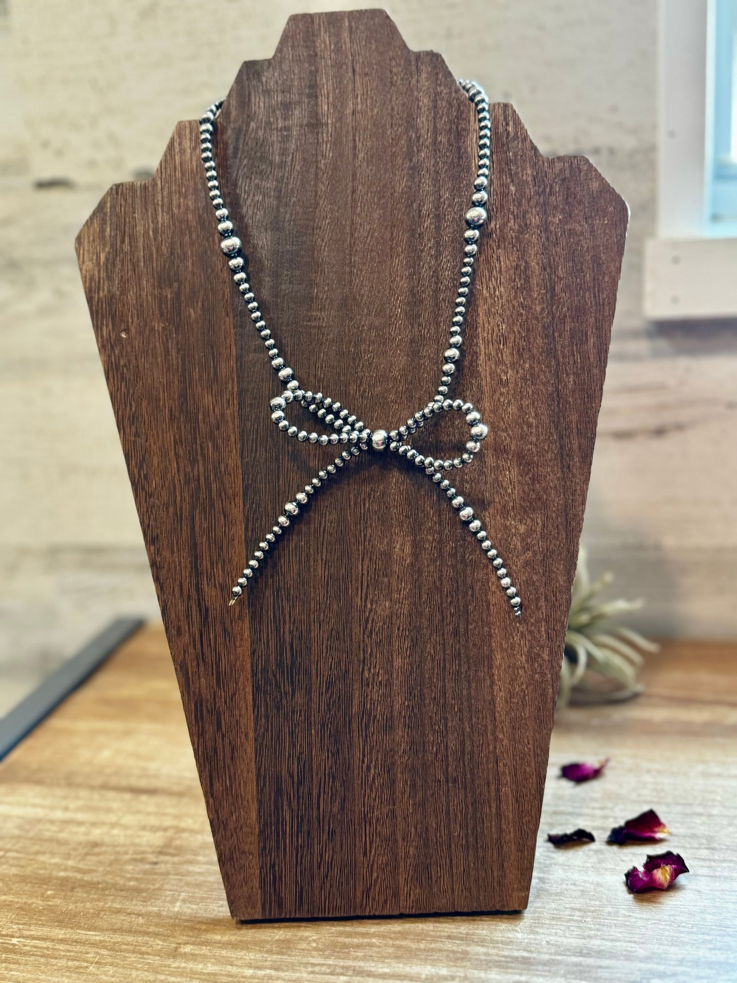 Graduated Bow Necklace