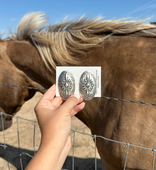 L. Tahe Curved Conchos
